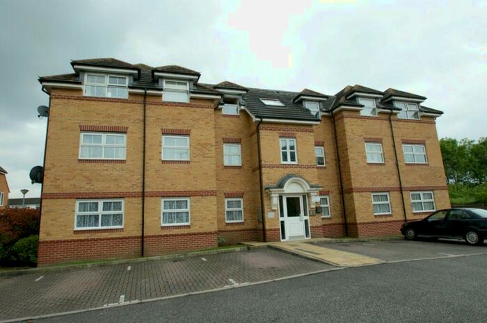 2 Bedroom Flat To Rent In Sydenham Gardens, SL1
