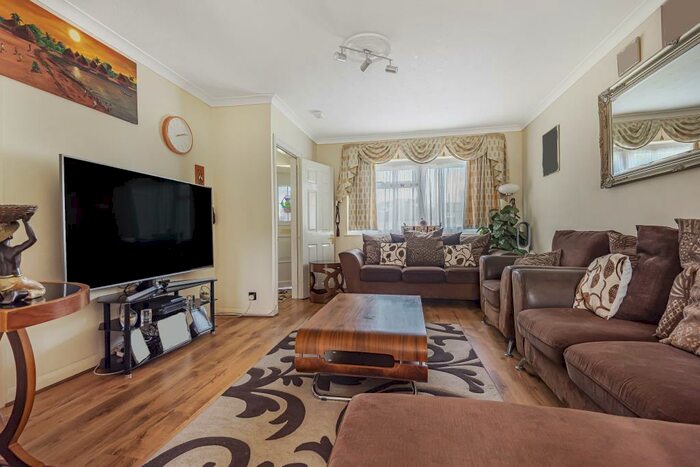 3 Bedroom Terraced House To Rent In Thatcham, Berkshire, RG19