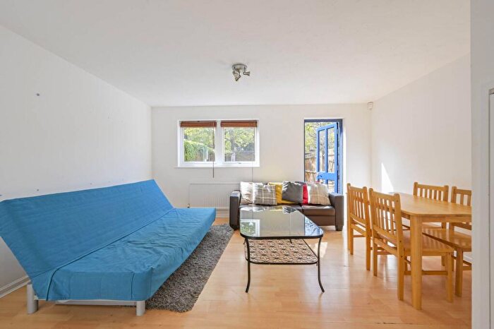 3 Bedroom Flat To Rent In Taeping Street, Isle Of Dogs, London, E14