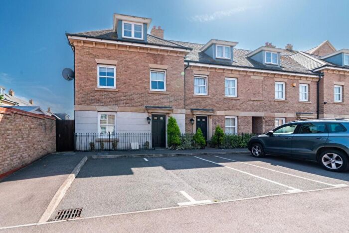 4 Bedroom End Of Terrace House For Sale In Rainbow Road, Erith, Kent, DA8