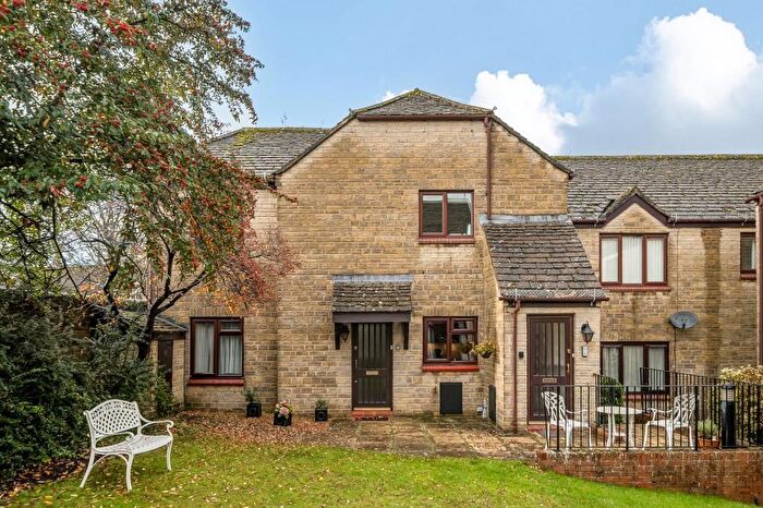 2 Bedroom Flat For Sale In Riverside Gardens, Witney, OX28