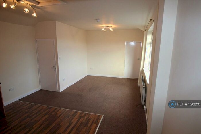1 Bedroom Flat To Rent In Back Madoc Street, Llandudno, LL30