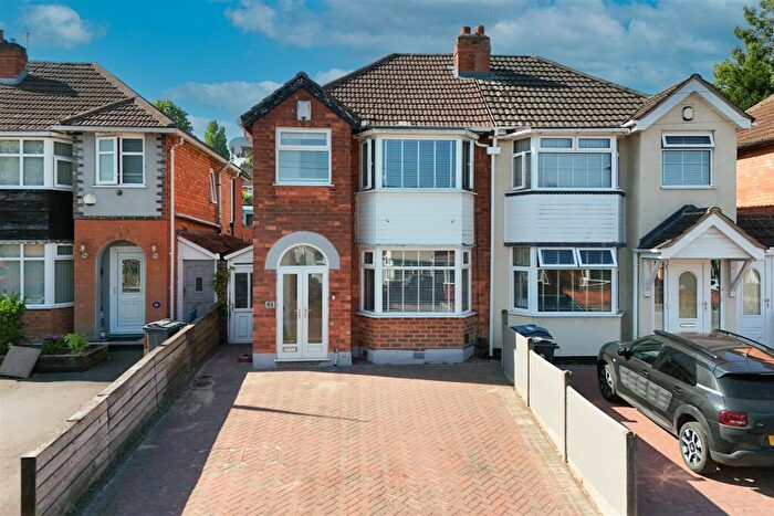 3 Bedroom Semi-Detached House For Sale In Whitecroft Road, Sheldon, Birmingham, B26