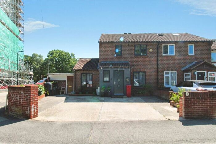 4 Bedroom Semi Detached House For Sale In Tunstall Road, Southampton, Hampshire, SO19