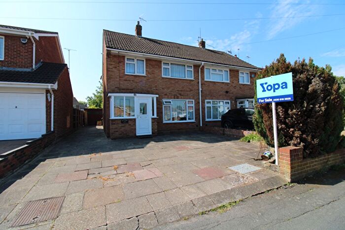 3 Bedroom Semi Detached House For Sale In New Century Road, Basildon, SS15