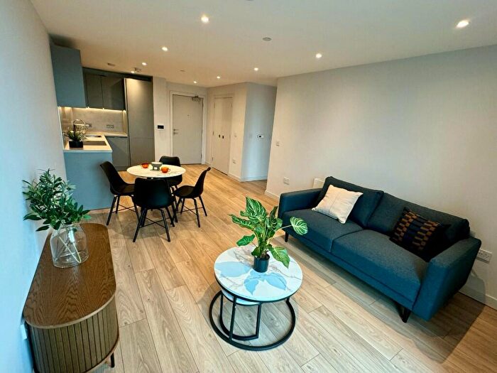 1 Bedroom Apartment To Rent In Clyde Place, Glasgow, G5