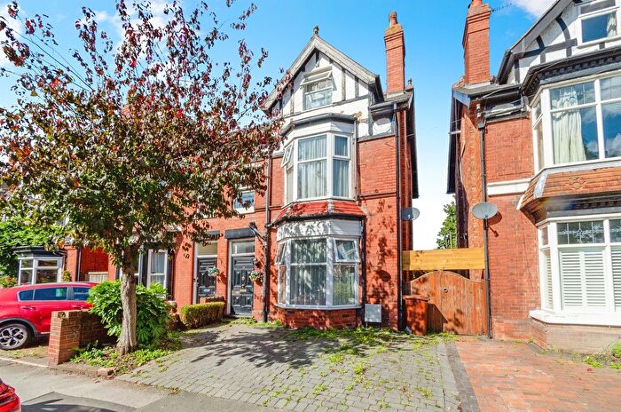 5 Bedroom Semi-Detached House For Sale In The Crescent, Walsall, WS1