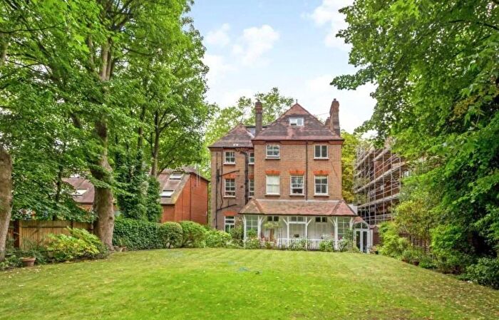 2 Bedroom Flat To Rent In Fitzjohns Avenue, Hampstead, London, NW3