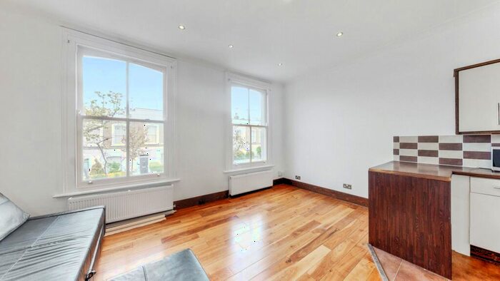 2 Bedroom Apartment To Rent In Whewell Road, Islington, London, N19