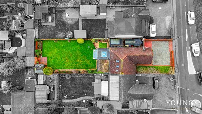 3 Bedroom Semi-Detached Bungalow For Sale In Ashingdon Road, Rochford, SS4