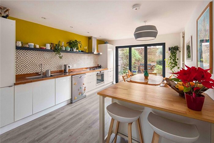 3 Bedroom Terraced House For Sale In Cromford Path, London, E5