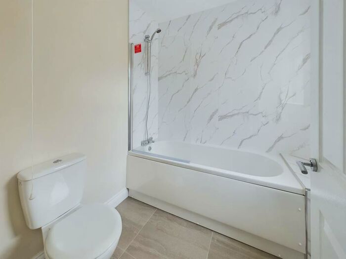2 Bedroom Terraced House For Sale In Buckingham Street, HU8