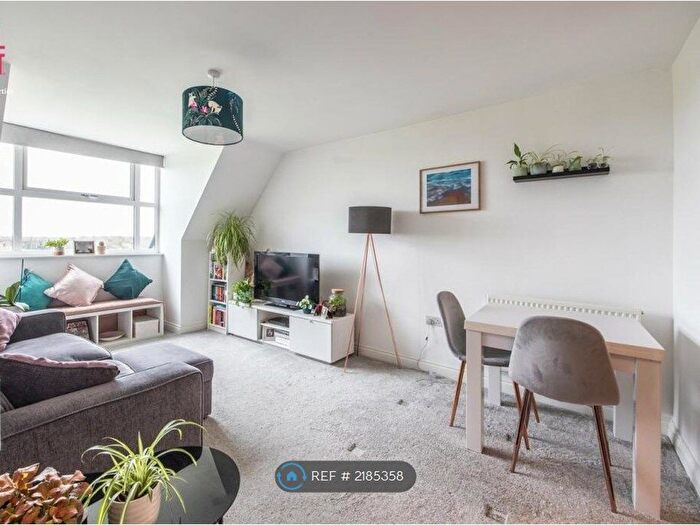 1 Bedroom Flat To Rent In Tanners Close, Crayford, Dartford, DA1