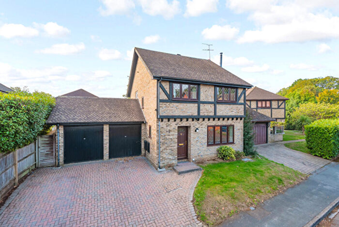 4 Bedroom Detached House For Sale In Armadale Road, Woking, GU21