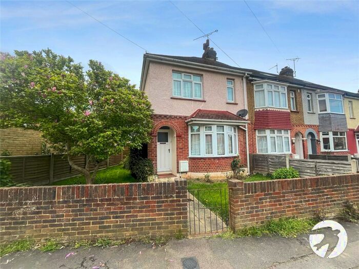 3 Bedroom End Of Terrace House To Rent In Chalkenden Avenue, Gillingham, Kent, ME8