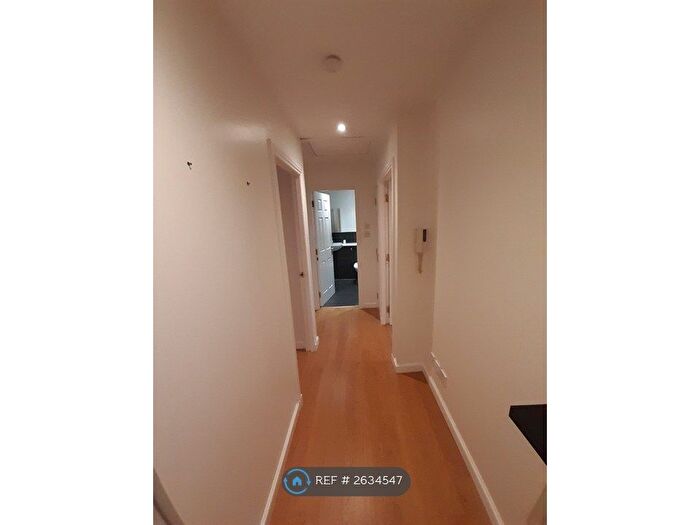 2 Bedroom Flat To Rent In Burnvale, Livingston, EH54