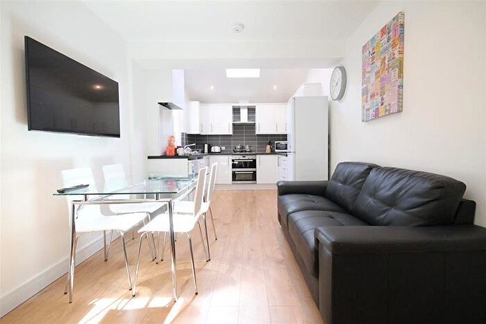 6 Bedroom Terraced House For Sale In Moseley Road, Fallowfield, M14