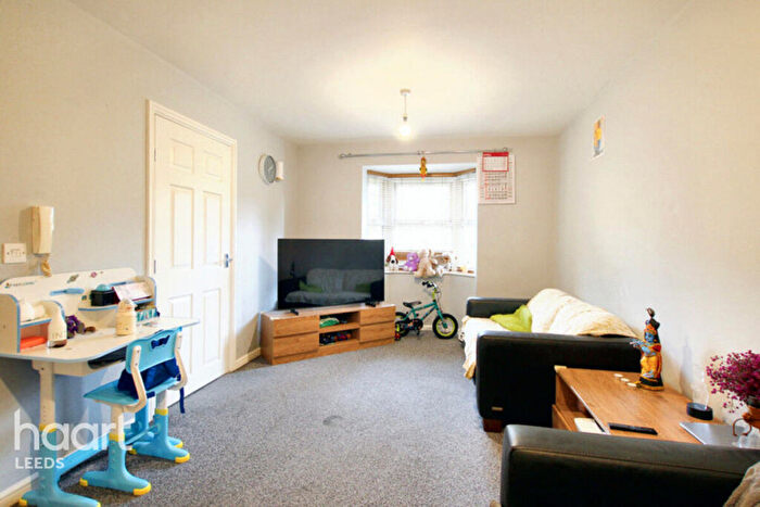 1 Bedroom Apartment For Sale In Whitehall Drive, Leeds, LS12