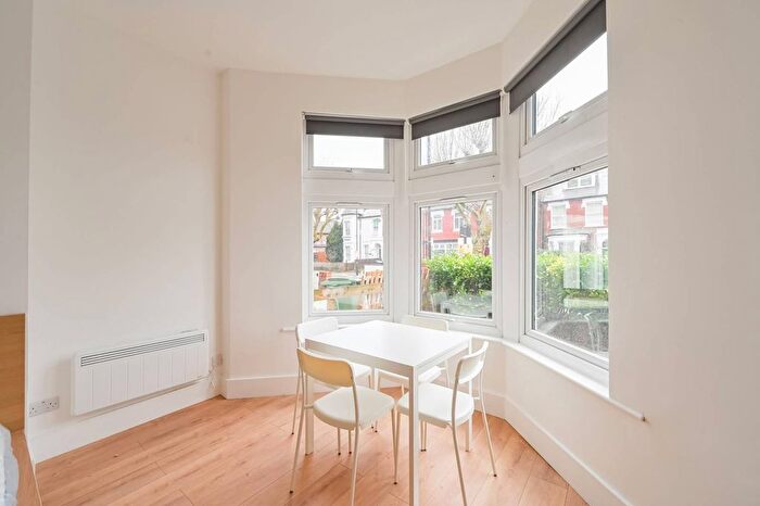 Studio To Rent In Woodlands Park Road, Harringay, London, N15