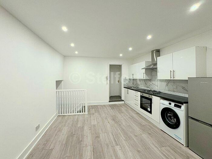 2 Bedroom Flat To Rent In Lordship Road, London, N16