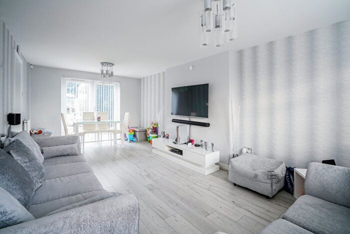 3 Bedroom Terraced House For Sale In Whitwell Road, Watford, Hertfordshire, WD25