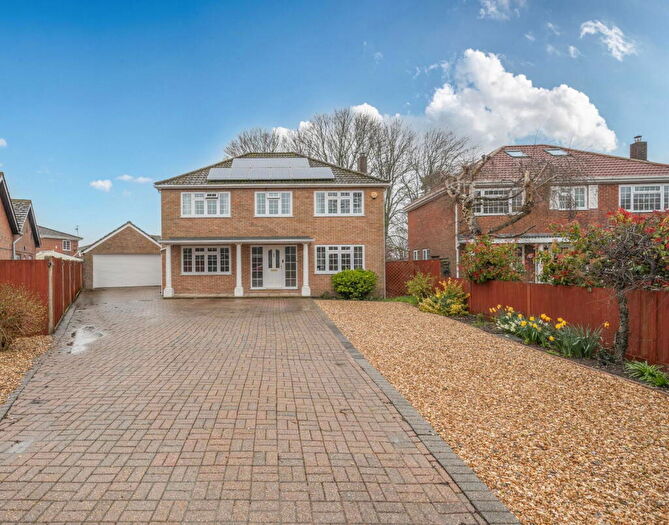 4 Bedroom Detached House For Sale In Buttermere Drive, Basingstoke, RG22