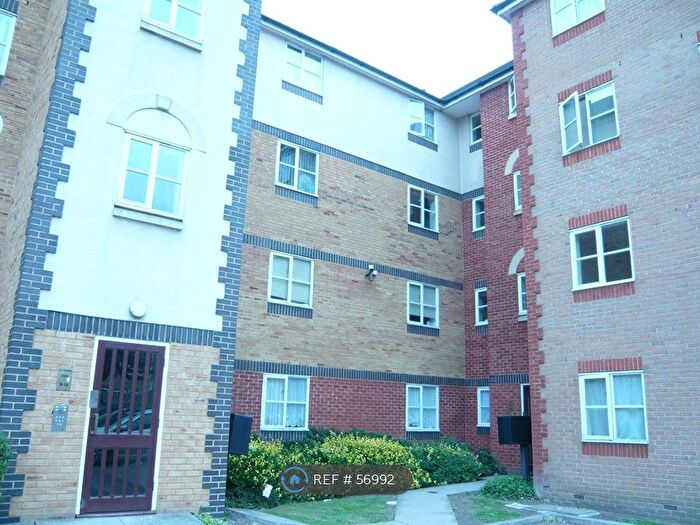 2 Bedroom Flat To Rent In St. Aidans Court, Barking, IG11