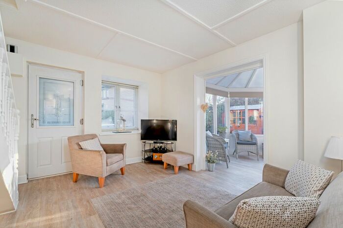 1 Bedroom End Of Terrace House To Rent In Alders Close, London, E11