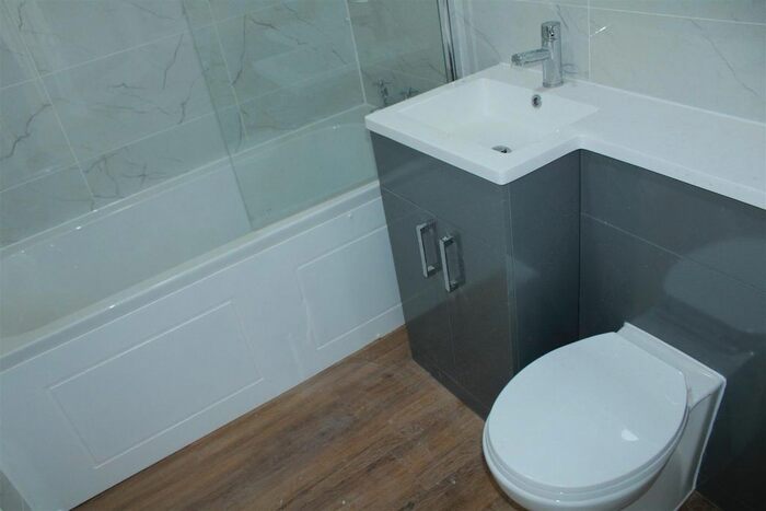2 Bedroom Flat To Rent In Mount Pleasant, Bilston, WV14