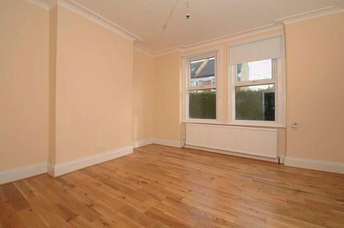 2 Bedroom Flat To Rent In Gambole Road, London, SW17