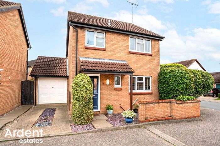 3 Bedroom Detached House For Sale In Steeple Close, Heybridge, CM9