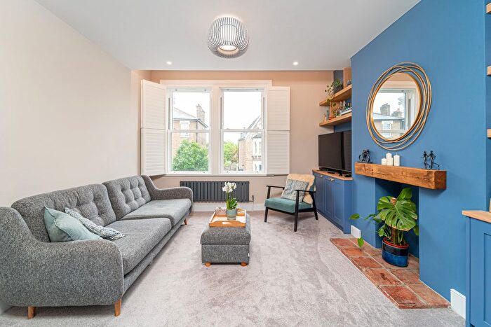 4 Bedroom Flat For Sale In Shaftesbury Road, Stroud Green, N19