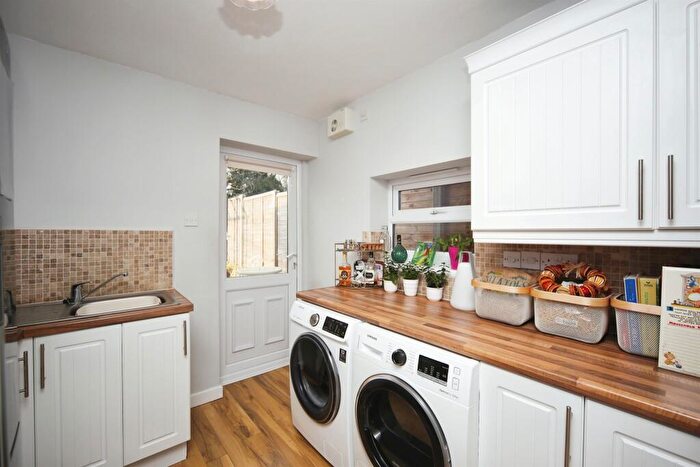 3 Bedroom Detached House For Sale In Northfield Close, Redditch, B98