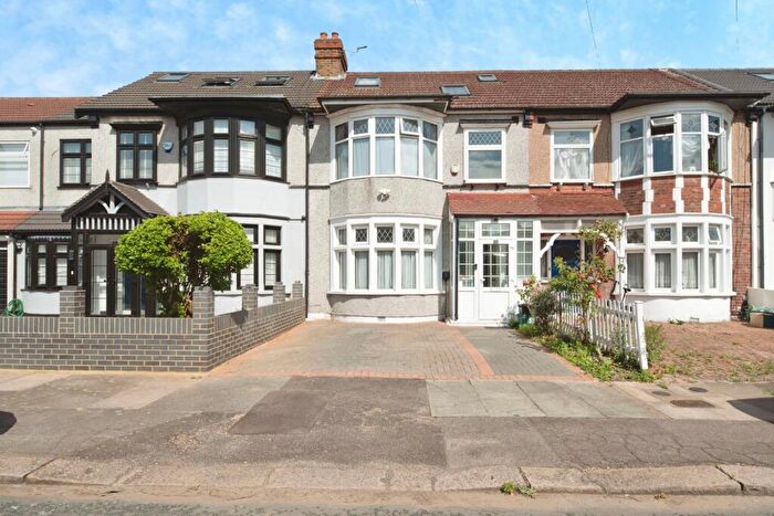 5 Bedroom Terraced House For Sale In Downshall Avenue, Ilford, Essex, IG3