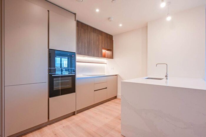 1 Bedroom Flat To Rent In Bow Green, Bow, E3