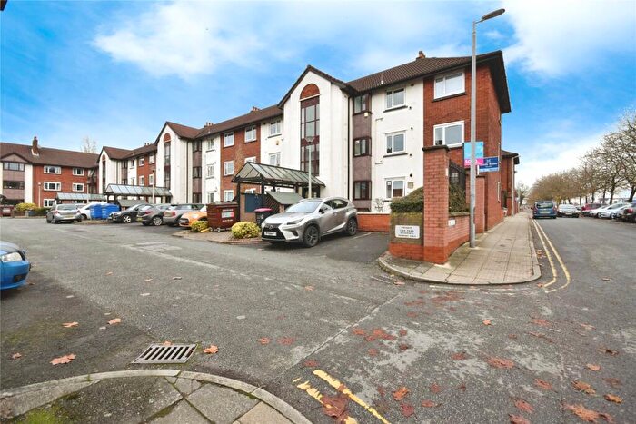 3 Bedroom Flat For Sale In Canterbury Gardens, Salford, Lancashire, M5
