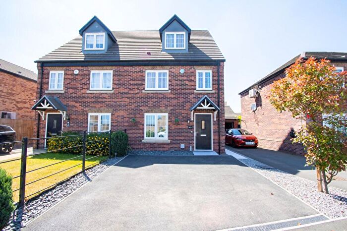 4 Bedroom Semi-Detached House For Sale In Davy Road, New Rossington, Doncaster, DN11