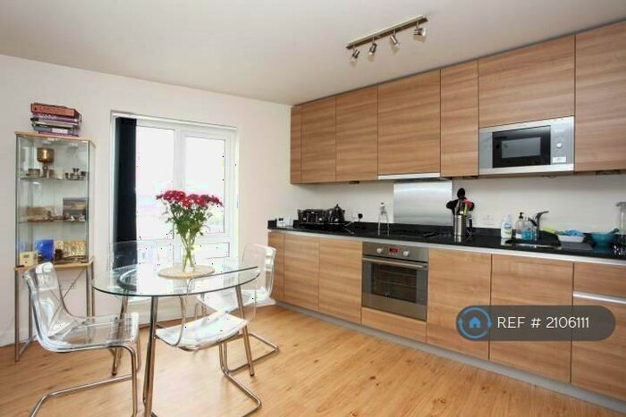 2 Bedroom Flat To Rent In Boulevard Drive, London, NW9