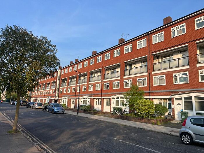 4 Bedroom Maisonette To Rent In Lorrimore Road, Kennington, Southwark, London, SE17