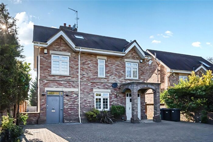 2 Bedroom Flat To Rent In Sandalwood Close, Arkley, Barnet, EN5