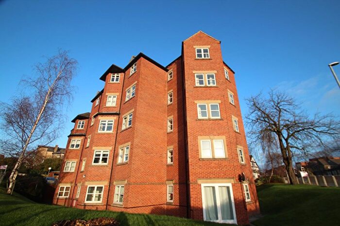 2 Bedroom Flat To Rent In Falkland Mount, Leeds, West Yorkshire, Uk, LS17
