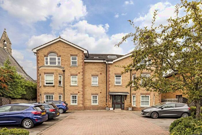 2 Bedroom Flat To Rent In Green Street, Sunbury-On-Thames, TW16