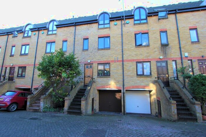 3 Bedroom Town House To Rent In Roding Mews, Wapping, E1W