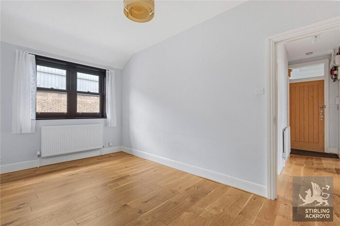 2 Bedroom Apartment To Rent In Empire Mansions, - Mare Street, Hackney, London, E8