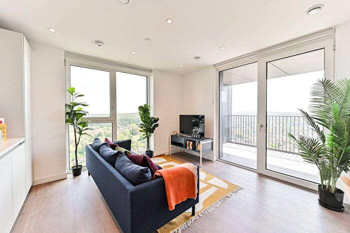 2 Bedroom Flat To Rent In The Fold, Croydon, CR0