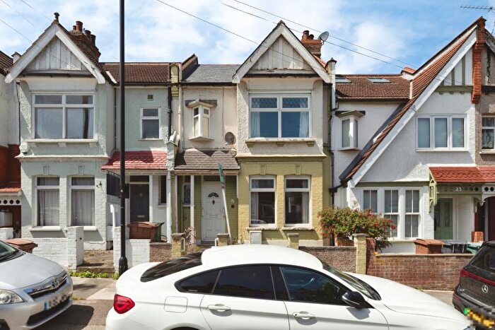3 Bedroom Terraced House For Sale In Lyndhurst Road, London, E4