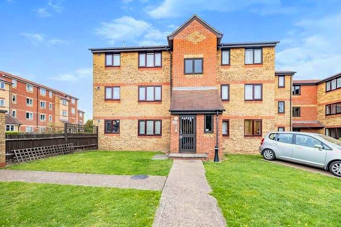 1 Bedroom Apartment To Rent In Mull House, Himalayan Way, Watford, Hertfordshire, WD18
