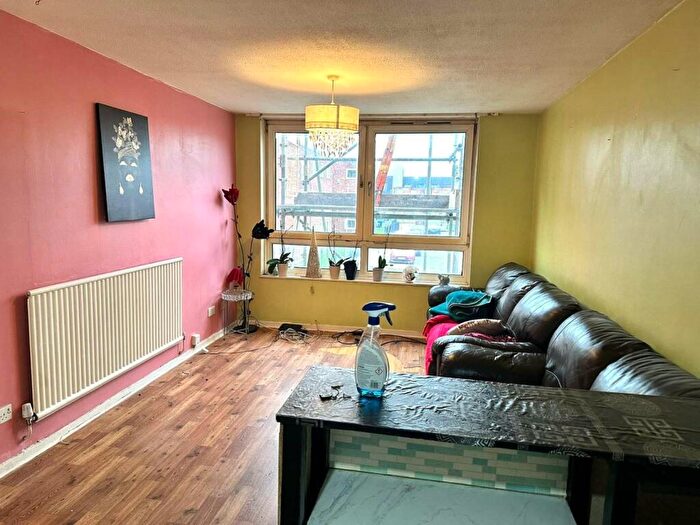 3 Bedroom Flat To Rent In Linsdell Road, Barking, IG11