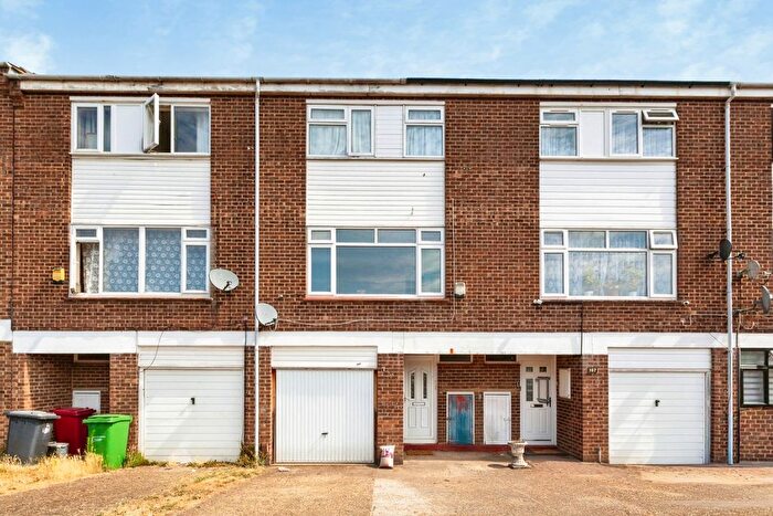 4 Bedroom Terraced House To Rent In Weekes Drive, Slough, Berkshire, SL1