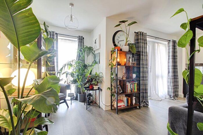 1 Bedroom Flat For Sale In Field Maple Close, St Neots, PE19